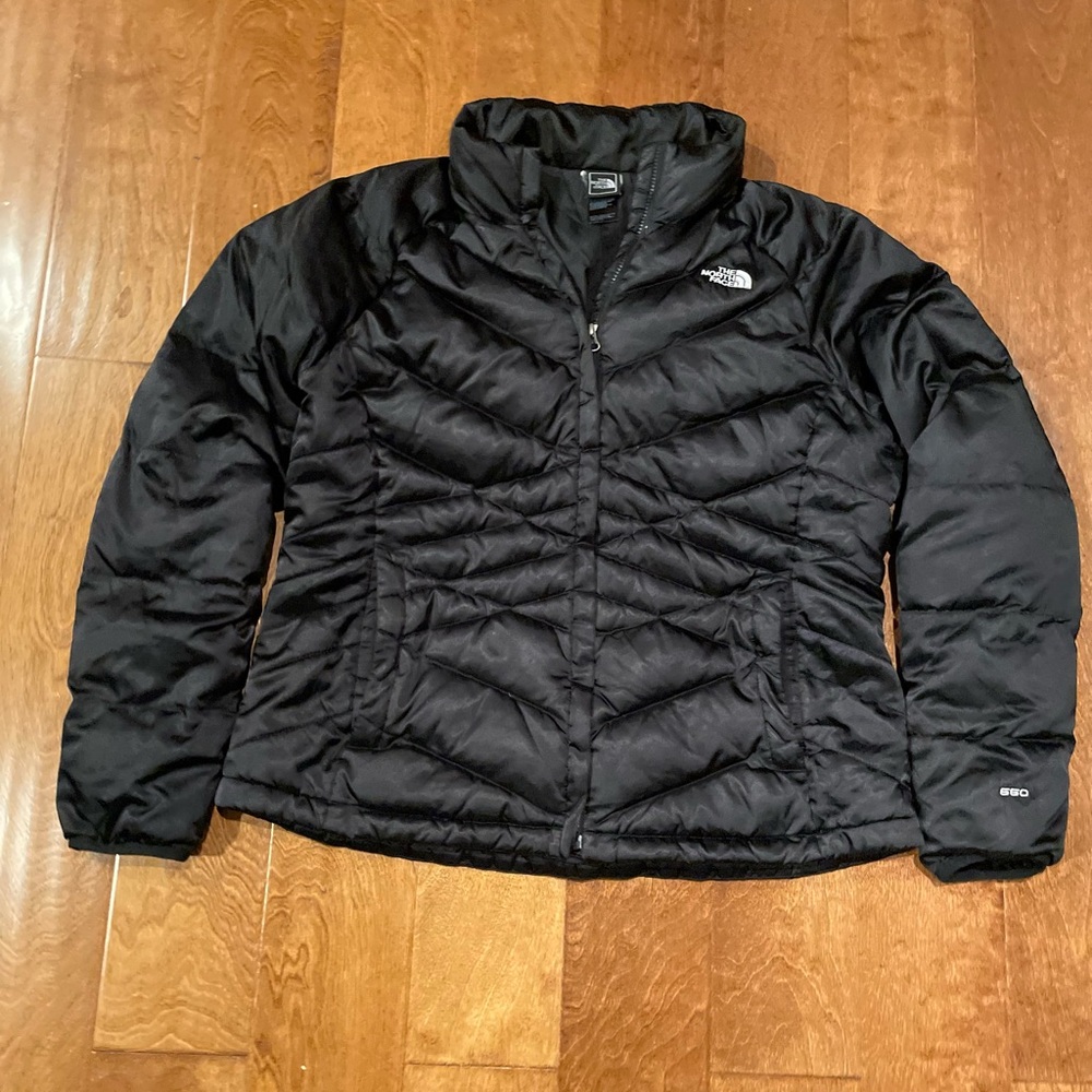 North face puffer jacket like new size L fits M